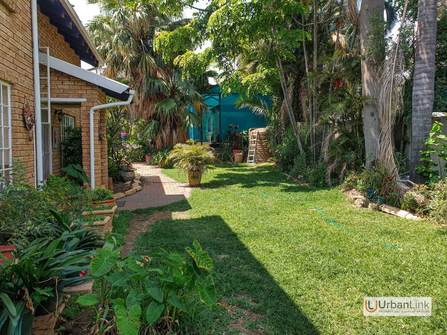 5 Bedroom Property for Sale in Mid Town North West